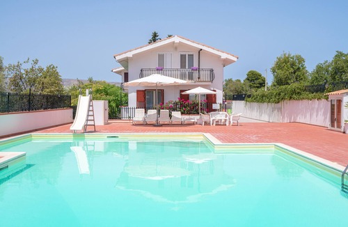 Noto Marina Apartment | Apartment "Con Vista Piscina" with Shared Pool & Wi-Fi