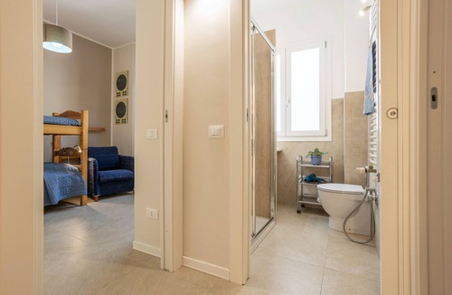 Aspra Apartment | Apartment 'Conchiglia Bianca' with Private Terrace, Wi-Fi and Air Conditioning