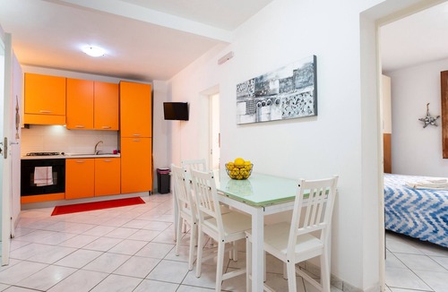 Old Town Apartment | Apartment 'Cortile Maggiore Home' with Wi-Fi and Air Conditioning