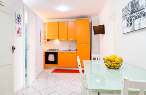 Old Town Apartment | Apartment 'Cortile Maggiore Home' with Wi-Fi and Air Conditioning