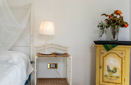 Isola Apartment | Apartment 'Depandance Pat' with Sea View, Shared Pool and Air Conditioning