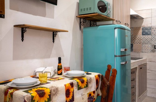 Mola di Bari Apartment | Apartment 'Dimora Donna Lucrezia' with Balcony and Air Conditioning