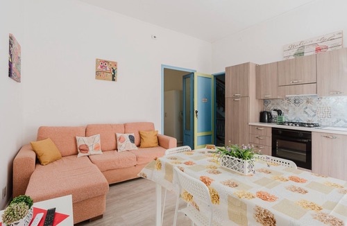 Balestrate Apartment | Apartment 'Disiu Case Vacanza - Balestrate' with Shared Terrace, Wi-Fi and Air Conditioning