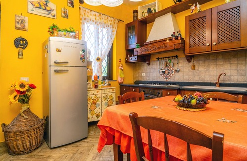 Belpasso Apartment | Apartment 'Etna Family' with Sea View, Wi-Fi and Air Conditioning