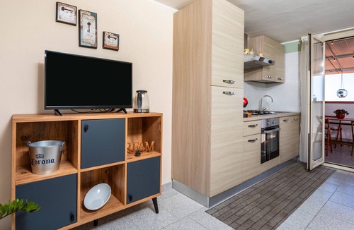 Santa Venerina Apartment | Apartment 'Etna Home' with Sea View, Wi-Fi and Air Conditioning