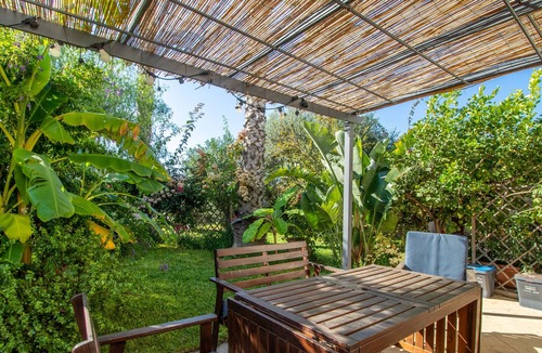 Donnalucata Apartment | Apartment 'Ficomoro Residence' with swimming pool, garden, A/C and Wi-Fi