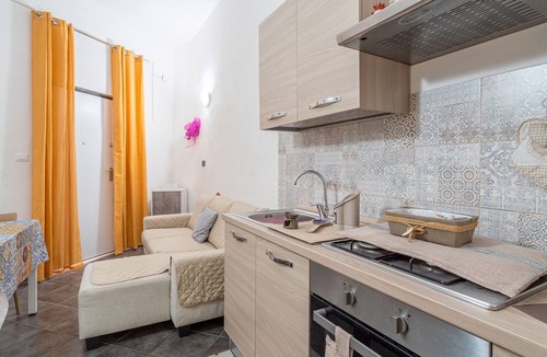 Avola Apartment | Apartment 'Giorgia' with Balcony, Wi-Fi and Air Conditioning