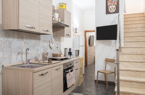 Avola Apartment | Apartment 'Giorgia' with Balcony, Wi-Fi and Air Conditioning