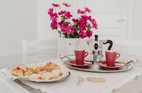 Buseto Palizzolo Apartment | Apartment 'Home La Chiaretta' with Private Terrace, Wi-Fi and Air Conditioning