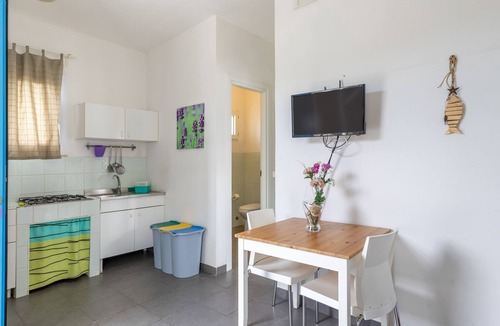 Punta Braccetto Apartment | Apartment 'Ibiscus' with Private Terrace, Wi-Fi and Air Conditioning