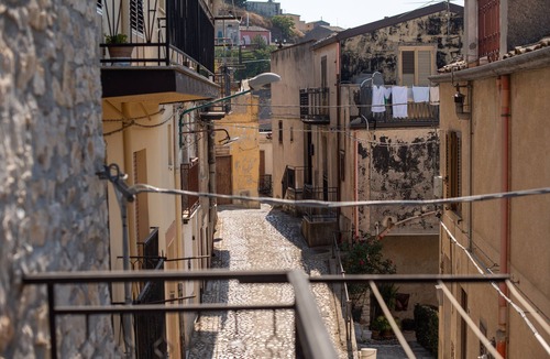 Prizzi Apartment | Apartment 'Il Baglio Antico' with Mountain View, Terrace & Wi-Fi