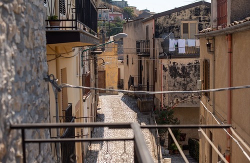 Prizzi Apartment | Apartment 'Il Baglio Antico' with Mountain View, Terrace & Wi-Fi