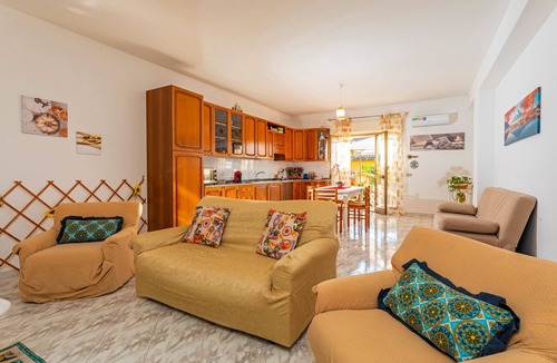 Fondachello Apartment | Apartment 'Il Giardino Delle Ninfe' with Mountain View, Wi-Fi and Air Conditioning