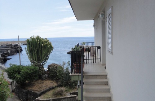 Stazzo Apartment | Apartment in front of the sea