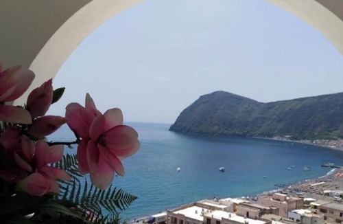 Canneto Apartment | Apartment in panoramic villa in Lipari with sea view of Panarea and Strompoli