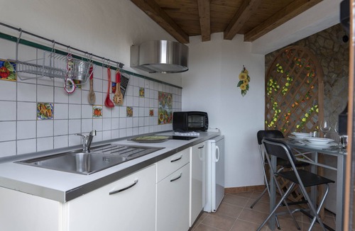 Reitano House | Apartment in studio villa called Vulcano sleeps 2