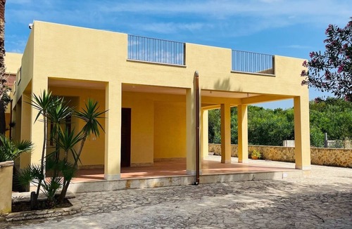 Lido Marausa Villa | Apartment in Villa, seafront, relax, garden and parking