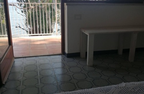 Trabia Apartment | Apartment in villa a few steps from the sea