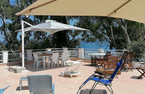 Trabia Apartment | Apartment in villa a few steps from the sea
