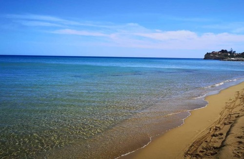 Gallina Apartment | Apartment in villa a stone's throw from the sea Up