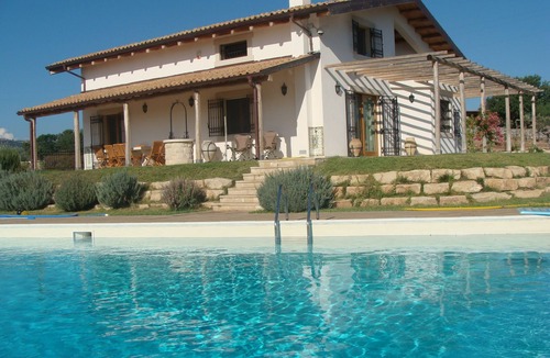 Ragusa Apartment | Apartment in villa with pool close to sea, countryside, in the area of "barocco"