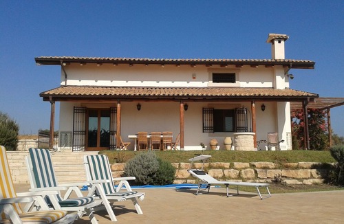 Ragusa Apartment | Apartment in villa with pool close to sea, countryside, in the area of "barocco"
