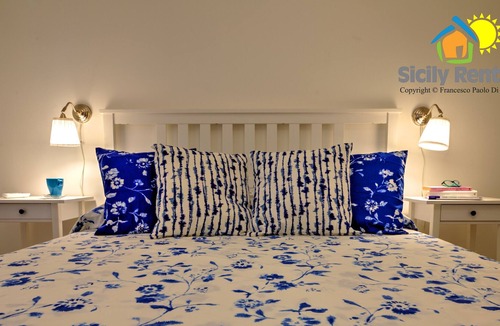 Isola delle Femmine Apartment | Apartment just steps from the beautiful beach of Isola delle females