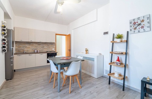 Casuzze Apartment | Apartment 'Stefany' with Private Terrace, Wi-Fi and Air Conditioning