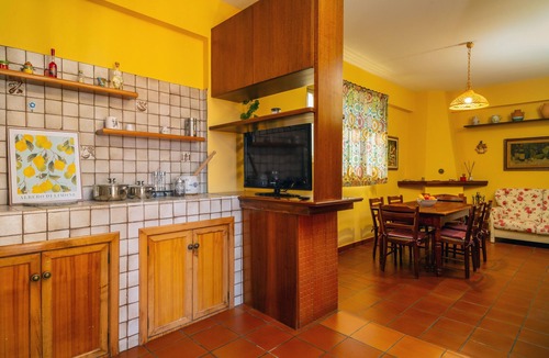 Scillichenti Apartment | Apartment 'Jana Holidays' with Mountain View, Wi-Fi and Air Conditioning