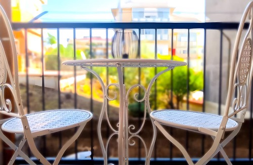 Cibali Apartment | Apartment 'Kataneasyhouse' with Private Terrace, Wi-Fi and Air Conditioning