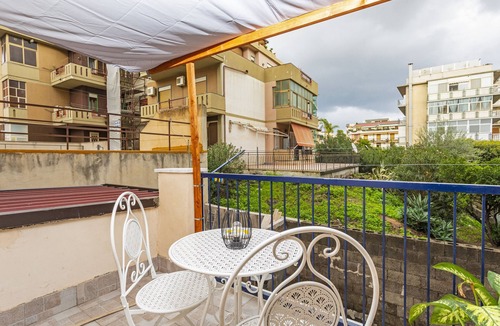 Cibali Apartment | Apartment 'Kataneasyhouse' with Private Terrace, Wi-Fi and Air Conditioning