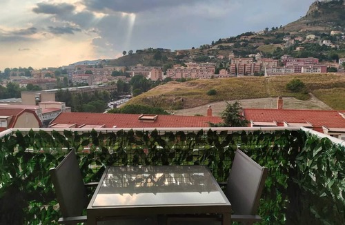Enna Apartment | Apartment 'Kore Di Enna' with Mountain View, Wi-Fi and Air Conditioning