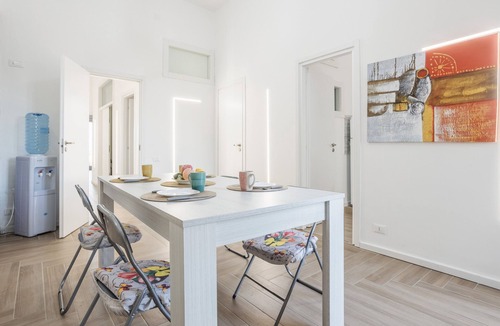 Corso dei Mille - Sant'Erasmo Apartment | Apartment 'L'Incanto - Central Station' with Wi-Fi and Air Conditioning