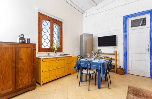 Aci Catena Apartment | Apartment 'La Casa Del Fico D'india - Blu' with Shared Garden, Wi-Fi and Air Conditioning
