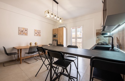 Lascari Apartment | Apartment 'La Casa Del Cuore' with Mountain View, Wi-Fi and Air Conditioning
