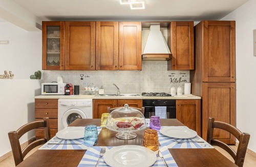Partanna Apartment | Apartment 'La Casa Di Alina Mondello' with Private Garden, Wi-Fi and Air Conditioning