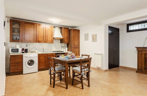 Partanna Apartment | Apartment 'La Casa Di Alina Mondello' with Private Garden, Wi-Fi and Air Conditioning