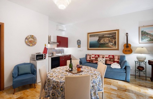 Seiano Apartment | Apartment 'La Maison De Julie' with Mountain View, Wi-Fi and Air Conditioning