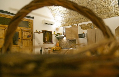 Terrasini House | Apartment located in ground floor 2 bedrooms