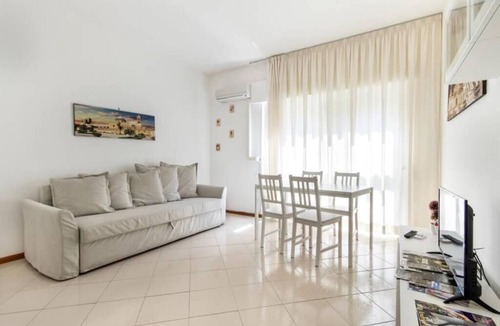 Borgo Vecchio Apartment | Apartment located in the center of Palermo. Street parking, NO ZTL