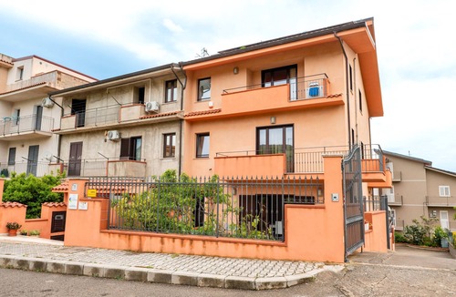 Tusa Apartment | Apartment 'Luna Nuova' with Sea View, Wi-Fi and Air Conditioning