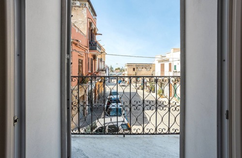 Isola delle Femmine Apartment | Apartment 'Matilde' with Shared Terrace, Wi-Fi and Air Conditioning