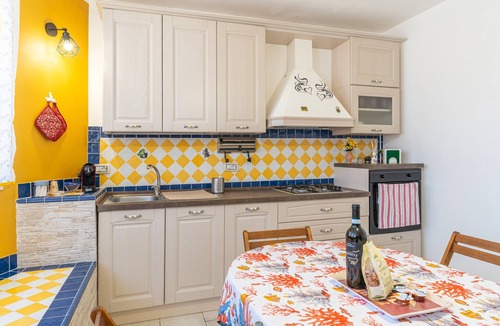 Arenella Apartment | Apartment 'Magnolia' with Pool, Wi-Fi and Air Conditioning