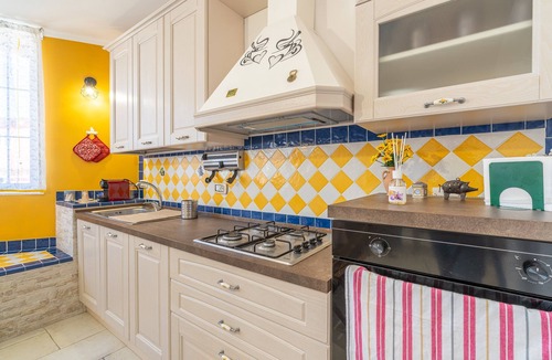 Arenella Apartment | Apartment 'Magnolia' with Pool, Wi-Fi and Air Conditioning