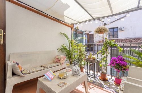Kalsa Apartment | Apartment 'Mau House 44' with Private Terrace, Wi-Fi and Air Conditioning