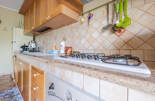 Castroreale Terme Apartment | Apartment 'Meizon Sicilia' with Balcony, Wi-Fi and Air Conditioning