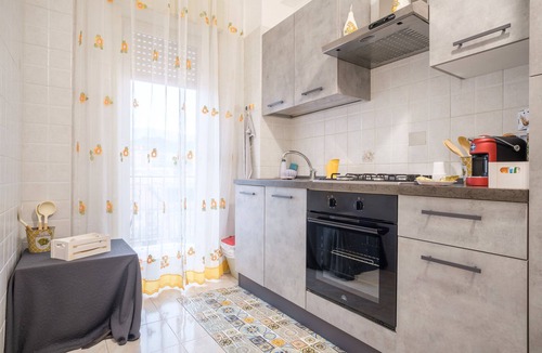 Messina Apartment | Apartment 'Messina' with Balcony, Wi-Fi and Air Conditioning