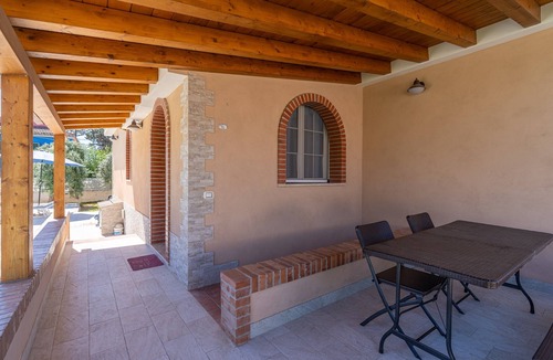 Arenella Apartment | Apartment 'Milu' Poolside, Wi-Fi and Air Conditioning