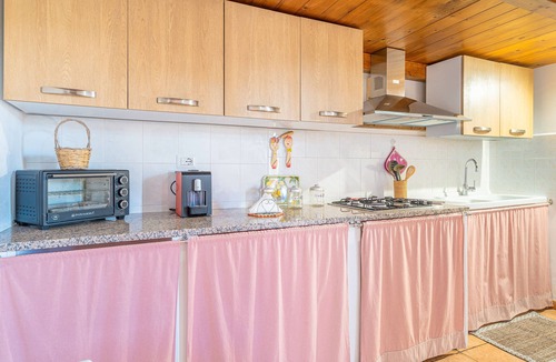 Granelli Apartment | Apartment 'Nonna Rosa' with Private Terrace, Shared Garden and Air Conditioning