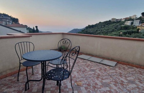 Ficarra Apartment | Apartment 'Numero 7' with Shared Terrace, Wi-Fi and Air Conditioning